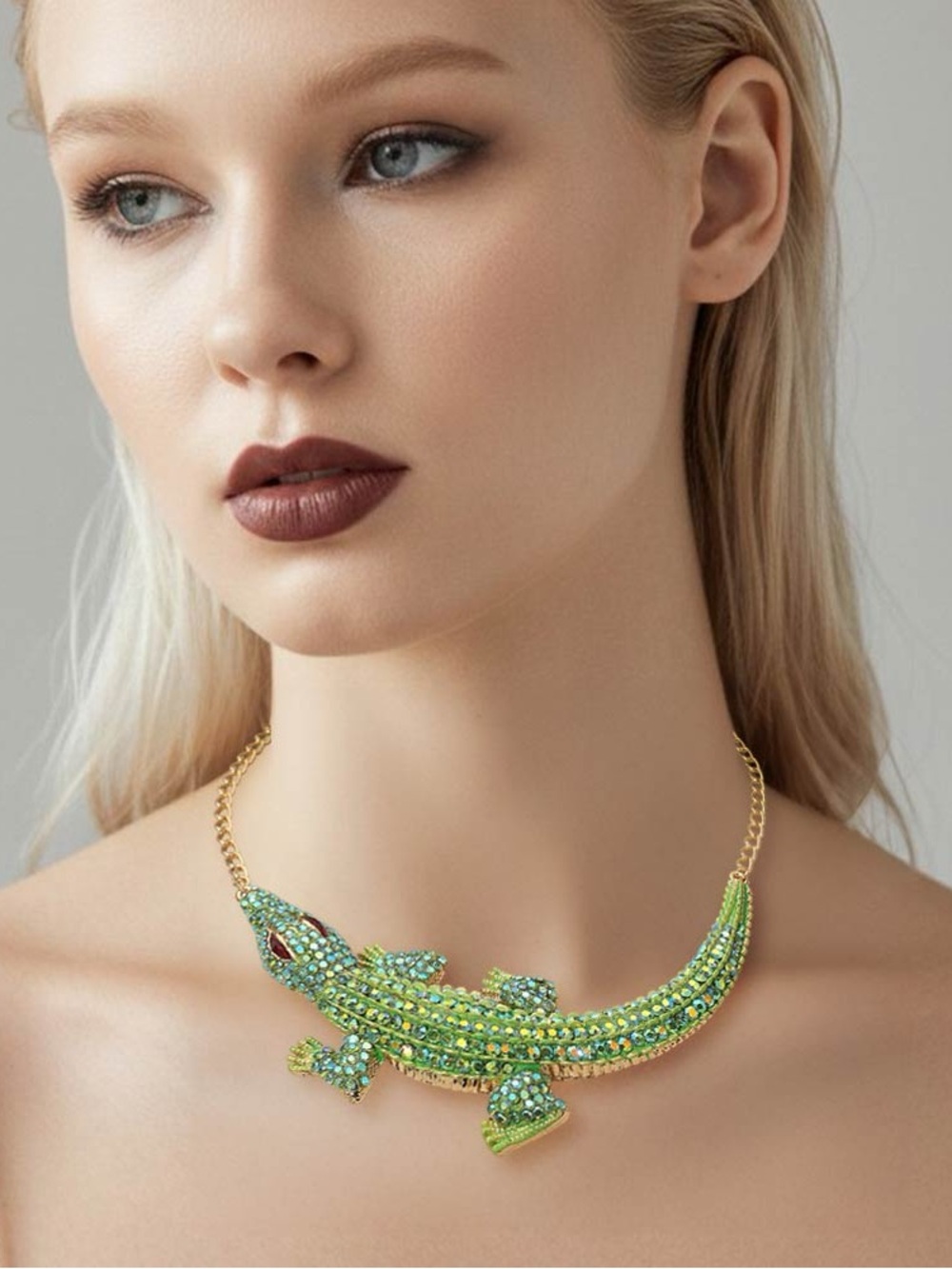 Green Crystal Alligator Necklace - Pets Reptile Inspired Statement Jewelry